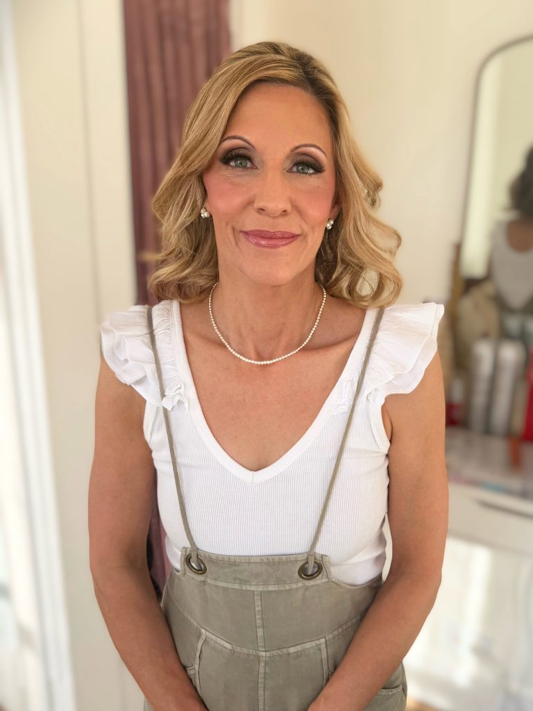 Classic event makeup with glossy rose lips and shoulder-length blonde curls